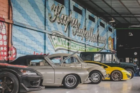 Klasik vs Modern: Restorasi Mobil Lawas Masih Worth It di 2025?