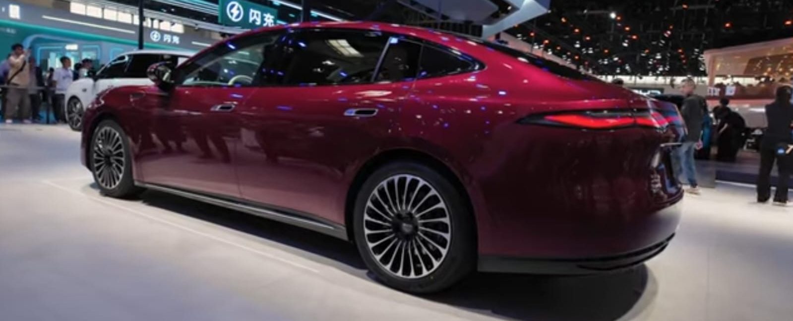 Kiamat Mobil Listrik Standar? Mengapa 'Modular Bio-Vehicle' Menjadi Tren Gila yang Menggeser Dominasi Tesla di April 2026
