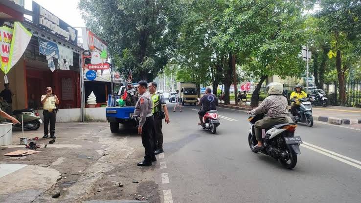 Ketika BMW Rp 3 Milyar Bertemu Emosi Warga Jakbar: Ini Bukan Sekadar Tabrak Lari